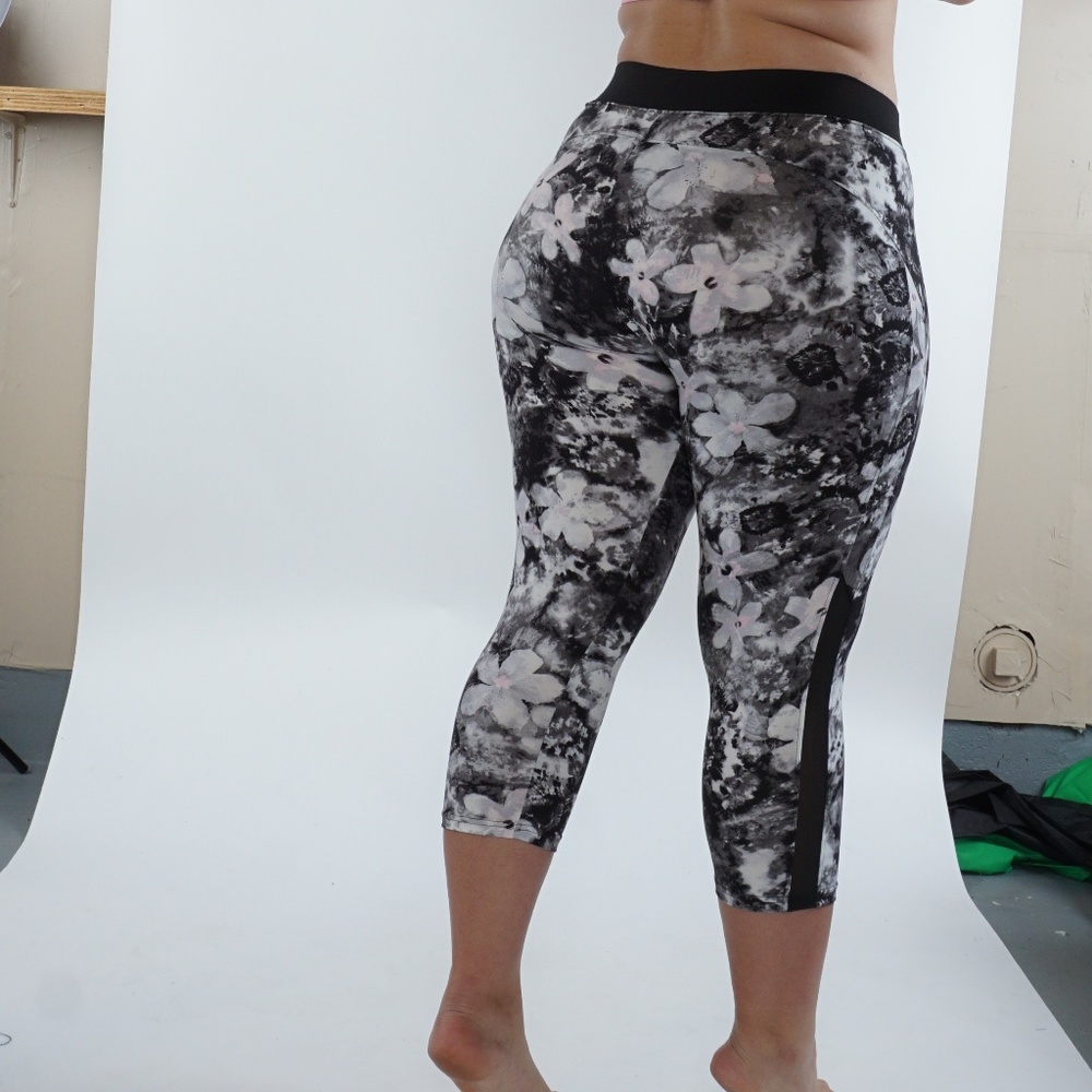 Super soft Leggings with mesh capri - Picture 2 of 3